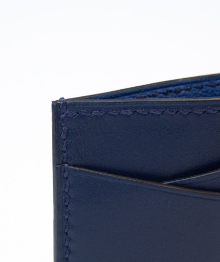 porte-cartes compact lamaro bleu nuit détails de la couture