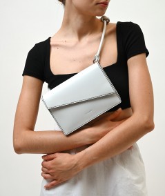 sac en cuir blanc cross-body pochette poly lamaro fabrication artisanale