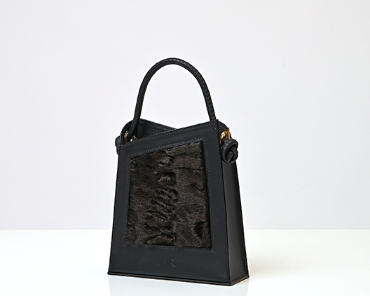 luxury lamaro leather bag in black